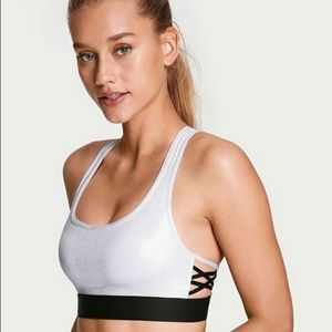 🔥❤ NWOT Victoria's Secret Sports Bra - S